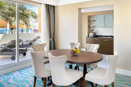 Номер Three Bedroom Senior Suite Rixos Bab Al Bahr